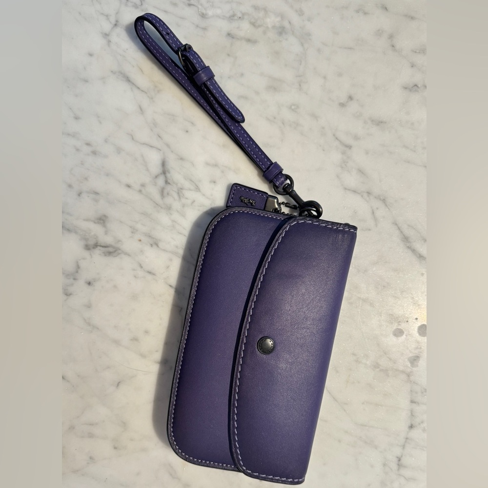 Glovetan Coach Clutch, purple